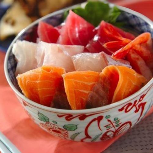 Recommended! Seafood bowl delivered straight from Tsukiji