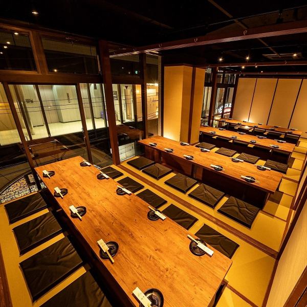 広々とした店内は最大100名様まで貸切可能!会社宴会や打ち上げ、学生サークルの飲み会など、大人数でのご利用にも対応。迫力満点のバカ盛り料理や焼き鳥を囲んで、盛り上がる宴会に。飲み放題付きコースも充実しており、コスパ抜群の大型宴会が実現できます。