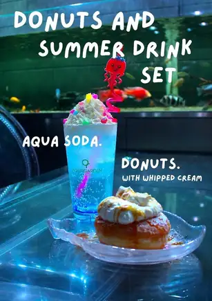 ≪新登場!!真夏にピッタリ♪≫ アクアソーダセット（ドーナツ付き） ￥2,200（税込）