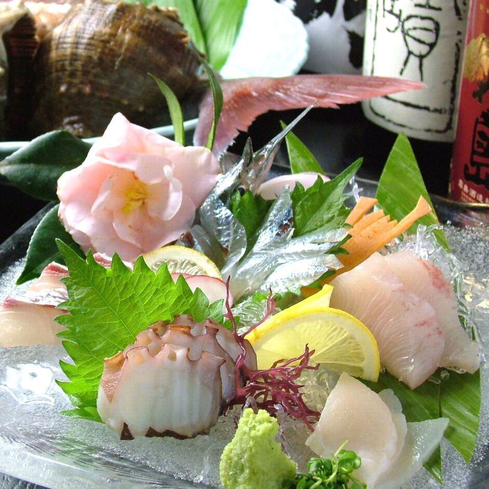 旬の食材をふんだんに使用したコースをご用意しております。