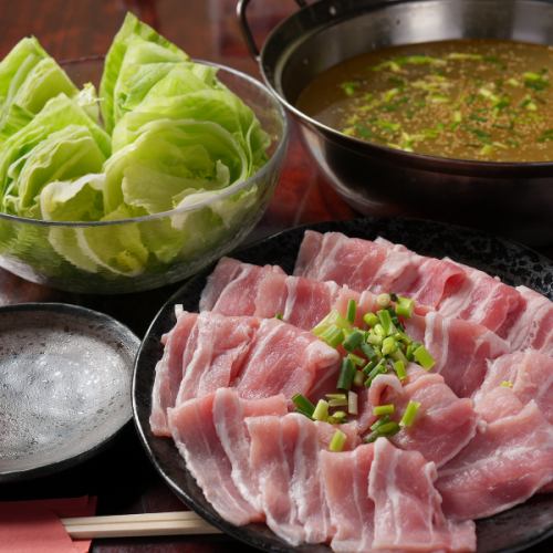 【さっぱり味わう◎】お肉とシャキシャキレタスを楽しめる「レタスしゃぶしゃぶ」