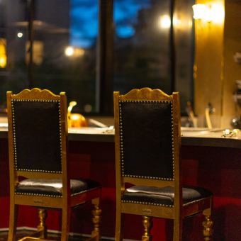 You can enjoy the chef's cooking right in front of you.