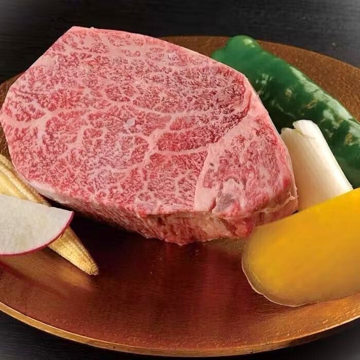 高瀬川と夜景が見えるお洒落な空間◆鉄板での演出で特別感溢れる店内。記念日にも◎