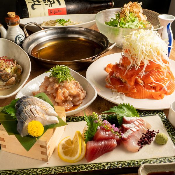 不僅是新鮮的魚和壽司，還有鍋和小盤子等各種各樣的菜餚♪食物和清酒都很棒！