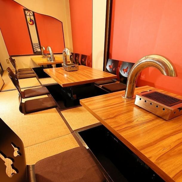 各種宴会に最適な、掘りごたつ式のお座敷完全個室をご用意しております！足を伸ばしてゆったりとくつろぎながら、気兼ねなく焼肉を楽しめます。プライベートが確保されたこの個室は、最大16名様まで利用可能。会社の懇親会やご家族のお祝いなど、中規模な宴会におすすめです◎