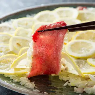 我們最受歡迎的菜色！ 【¥12,800 終極套餐】此套餐包含我們的招牌菜「超級蔥鹽牛舌」（蔥鹽牛舌）！