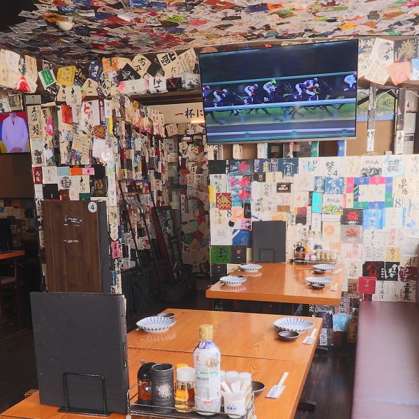 店内には、日本酒ラベルが4000本以上分貼られております！