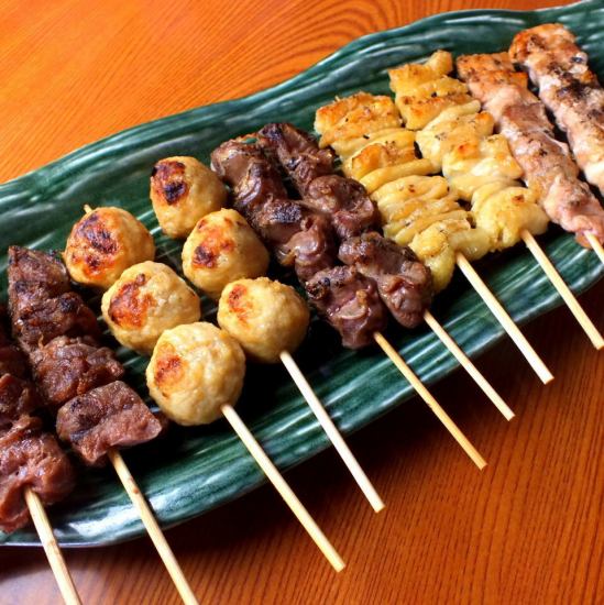 じっくり焼き上げた厳選された地鳥をお楽しみください！