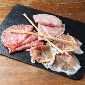 アフェッタートミスト 今日の3種盛り合わせ