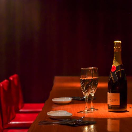 お酒と本格的なお食事を楽しめるレストランバー！