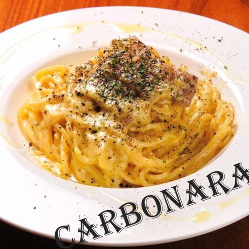 お酒だけじゃない！！【レストランバー】です！お料理メニューも豊富にご用意！※お写真はカルボナーラ