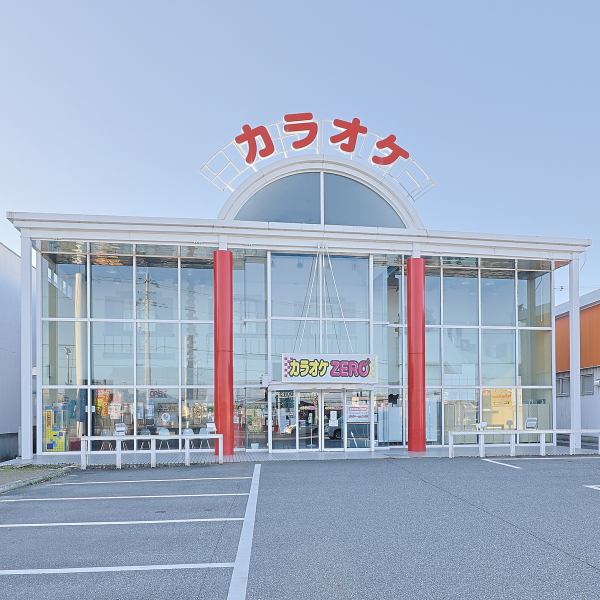 【カラオケZERO三木志染店】当店ではカラオケだけでなく、ダーツフロアも完備しています！友達や仲間と一緒にダーツを楽しみながら、盛り上がることも可能です♪心者でも安心して楽しめる環境が整っていますので、ぜひ特別なひとときを当店でお過ごしください！大人数でご予約も大歓迎ですので、ご予約お待ちしております。