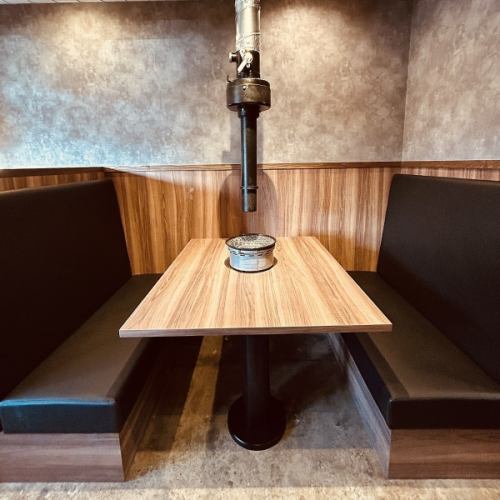 Semi-private room, table (box) seating for four.The seats are spacious so that you can sit comfortably.It can be used for a variety of occasions, such as family meals, friends, and dates.Cleanliness ◎ Smoke exhaust system is perfect ♪