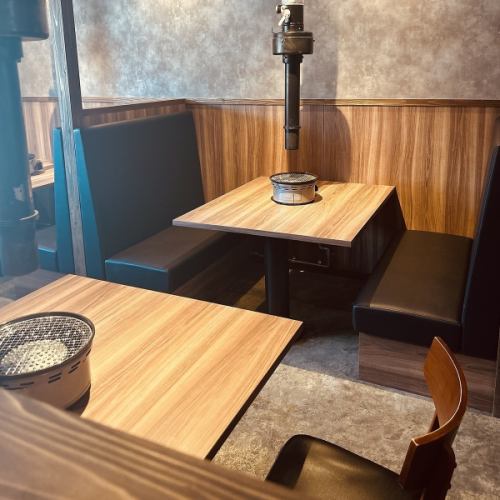 Semi-private room, 2 tables for 4 people.Also recommended for company parties.The entire restaurant can be rented out for up to 16 people! *Smoking is strictly prohibited inside the restaurant.There is a smoking space outside the store.The seats are spacious so that you can sit comfortably.
