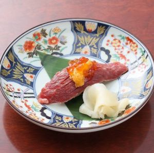 贅沢いくらうに 赤身肉寿司（1貫）