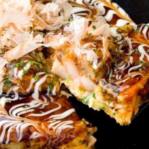 [Topic with many media exposures] Enjoy "fluffy okonomiyaki" from the dough in Namba ♪