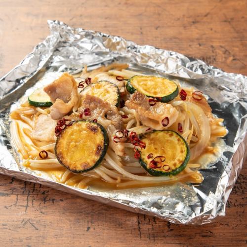 Zucchini stir-fried with garlic and soy sauce