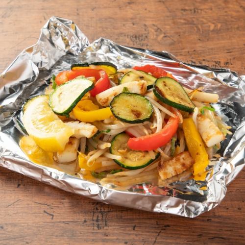 Zucchini and squid stir-fried with salt and lemon