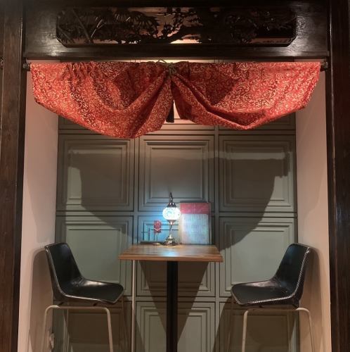 デートにも最適なオシャレなテーブル席