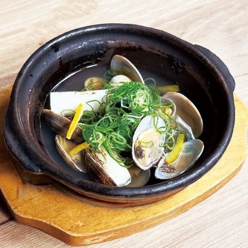 Clams and white leek steamed in sake