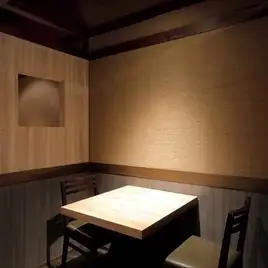 2F 반개실석 2명