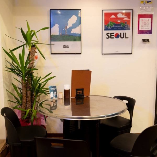 The interior of the restaurant is bright and open, making it the perfect place for a fun girls' night out with friends.The stylish interior is comfortable and makes for a great place to enjoy the food.This is a place where you can have a great time while enjoying delicious Korean food.It's sure to create a special moment.