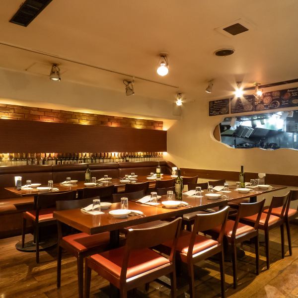 【3時間滞在で3000円も!/店内奥は大人気パーティールームとしても利用可】店内奥のパーティールームは貸切20~50名様でご利用可能!※プロジェクターご利用の場合は最大35名迄歓送迎会、忘年会新年会など、会社員の方にも学生さんにもパーティープランが大好評♪広々とした開放的な店内とオシャレな空間が自慢です☆