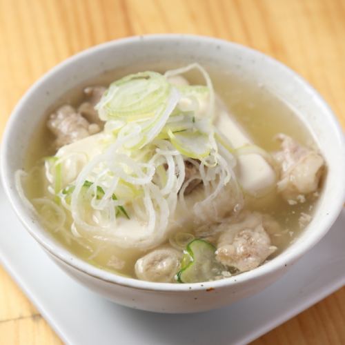 【塩もつ煮込み】もつの旨味を引き立たせる塩を使用した味付け。美味しく煮込みました！