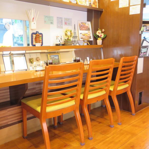 The counter has 3 seats, so you can feel free to use it at any time.We look forward to your visit.