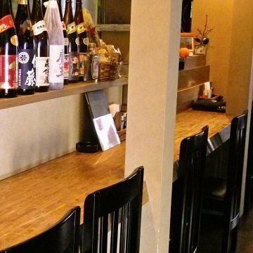 Counter seats that you can casually stop by alone.It is also close to the station and perfect for sac drinking after work.