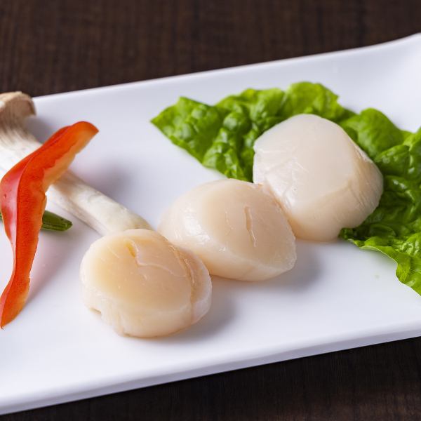 ≪お酒のアテにピッタリなお刺身も魅力★様々な種類はあるが、ホタテがオススメ♪≫ ￥900（税込）～