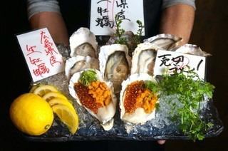 This is a restaurant where you can enjoy various oyster dishes such as raw oysters and fried oysters.