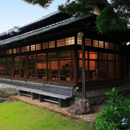 堀止交差点を西へ行くと右手にあります。これからの季節、大型宴会などにもお勧めです。