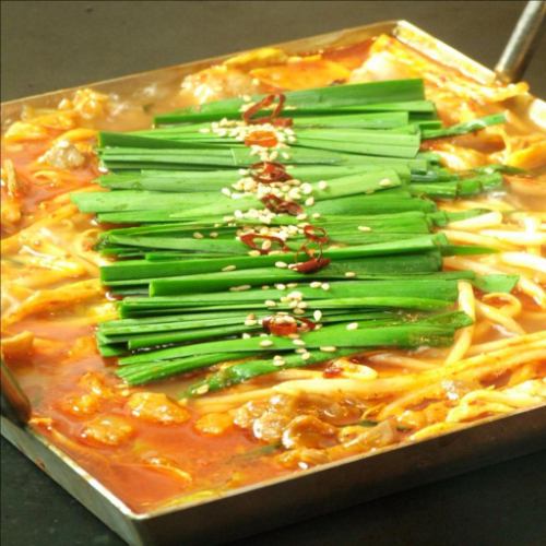 大阪下町の味！ピリ辛【ちりとり鍋】たっぷり野菜とホルモンが入った自慢の品！ビールに良く合う逸品！