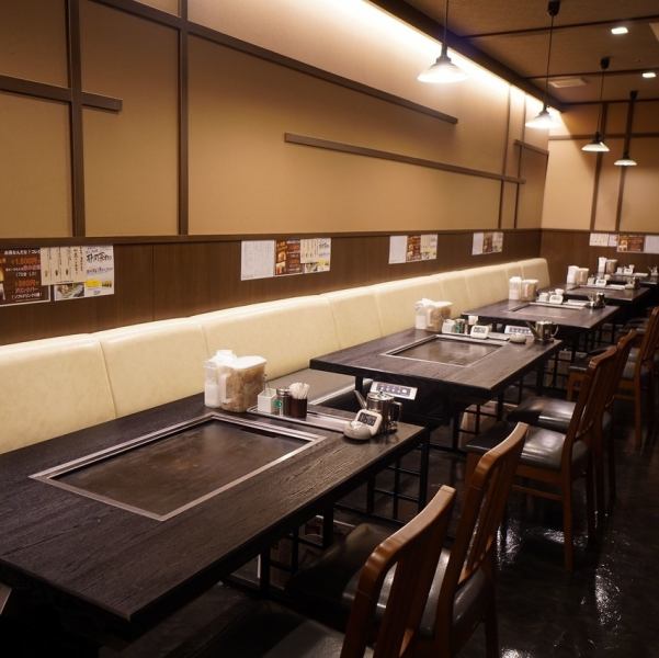 【多人共享欢乐新感觉★】一层楼的宽敞空间,可充分享受多人宴会的乐趣。最多可容纳 52 人的大型聚会也是可能的。欢迎会、欢送会、新年会等各种场合都非常适合!明亮宽敞的空间,让人心情愉悦。欢迎多人聚餐!请尽早预约。