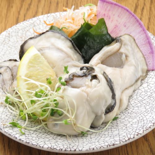 Kesennuma raw oyster ~with Sudachi salt~ 1 piece