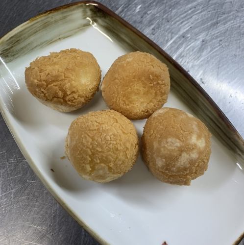 4个奶酪球