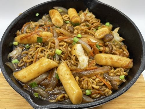 Rakbokki / Jajanggappogi / 奇异炒年糕