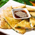 蚵仔饼/海鲜饼各一份