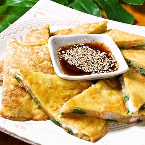 蚵仔饼/海鲜饼各一份