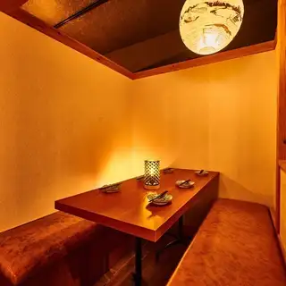 Our restaurant also offers couple seats for couples! Relax and unwind in our spacious, modern Japanese-style space! Our private rooms, perfect for small groups and ideal for dates and dinners, are limited in number, so please make your reservation early!! We also have coupons perfect for birthdays and surprises!