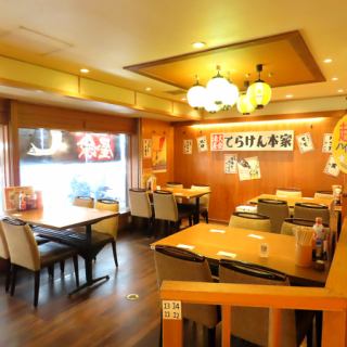 2名様～様々な人数でご利用可能な広々としたテーブル席をご用意しております。