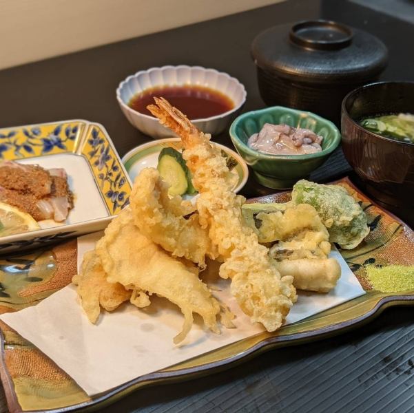 揚げたて熱々を頬張る！サクサク食感がたまらない「夜の天ぷら食べ放題」17時～/90分制　