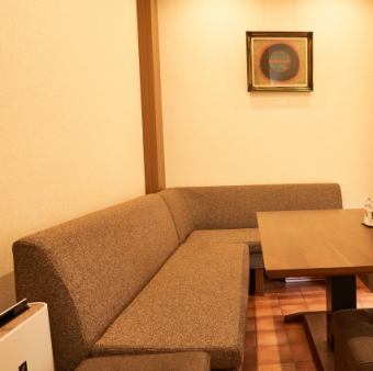 [Dinner only/Private room only] There is also a relaxing sofa seat where you can relax.Private rooms are available for an additional 1,650 yen.2 people ~ maximum of 4 adults.We are waiting for you with the highest quality meat in Shinkoiwa for birthdays, anniversaries, and dates★