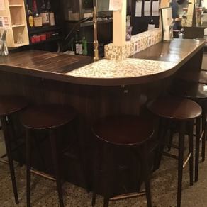 6名カウンター、4名カウンターと2つございます。