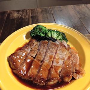 Sauteed pork in red wine sauce
