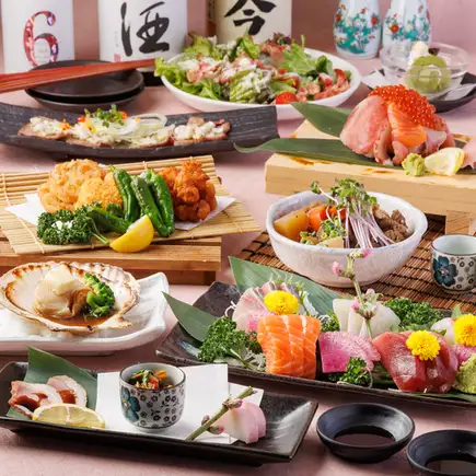 【含3小时畅饮 / 9道菜】刺身拼盘、烤贝类等。“白潮套餐”⇒ 6000日元（含税）