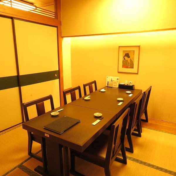 The tatami room has a very nice atmosphere and can be used as a private room by opening the door according to the number of people! Ideal for company banquets such as year-end parties, New Year's party, welcome and farewell party.Reservation on Friday and the day before the holidays ♪