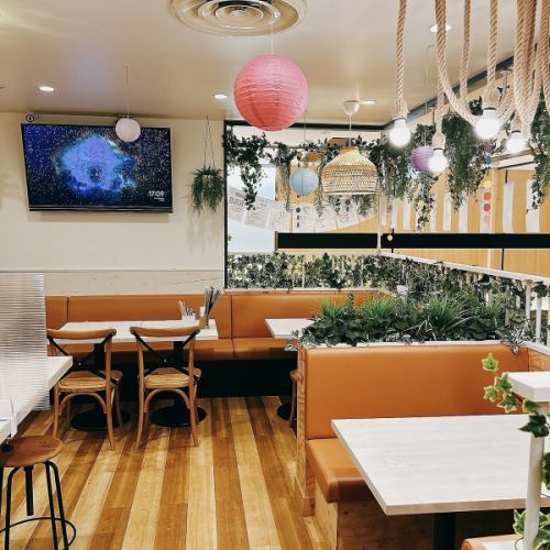 We offer elegant table seating for small groups for girls' nights, drinking parties, and group dates in Kawasaki.The private seating area has a calm atmosphere for adults and is sure to liven up your party with friends.