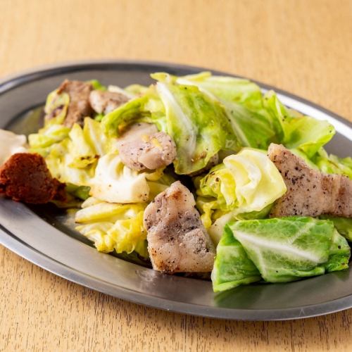 Stir-fried pork belly and cabbage with garlic